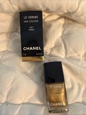 CHANEL LIMITED EDITION
157 PHENIX Le Vernis Nail Polish